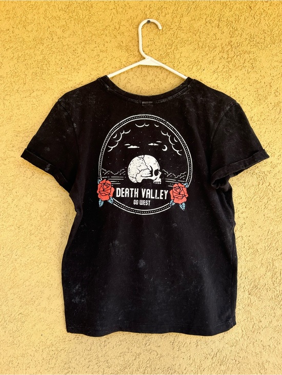 Vibe N’ Tops - Death Valley Graphic Black Tee Skull & Roses Size Large